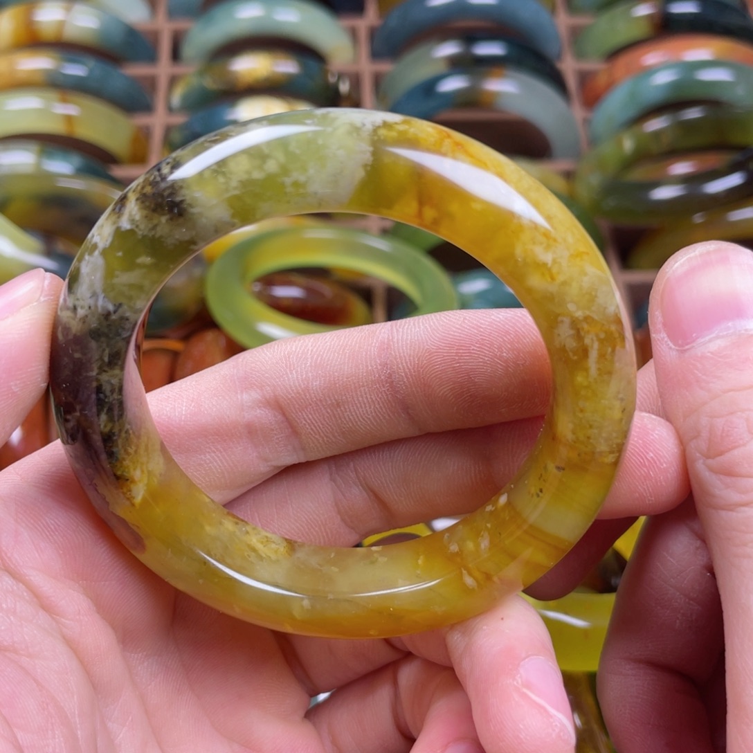 蛇纹石玉未镶嵌手镯