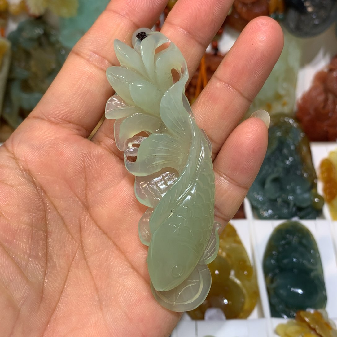 蛇纹石玉颈饰未镶嵌
