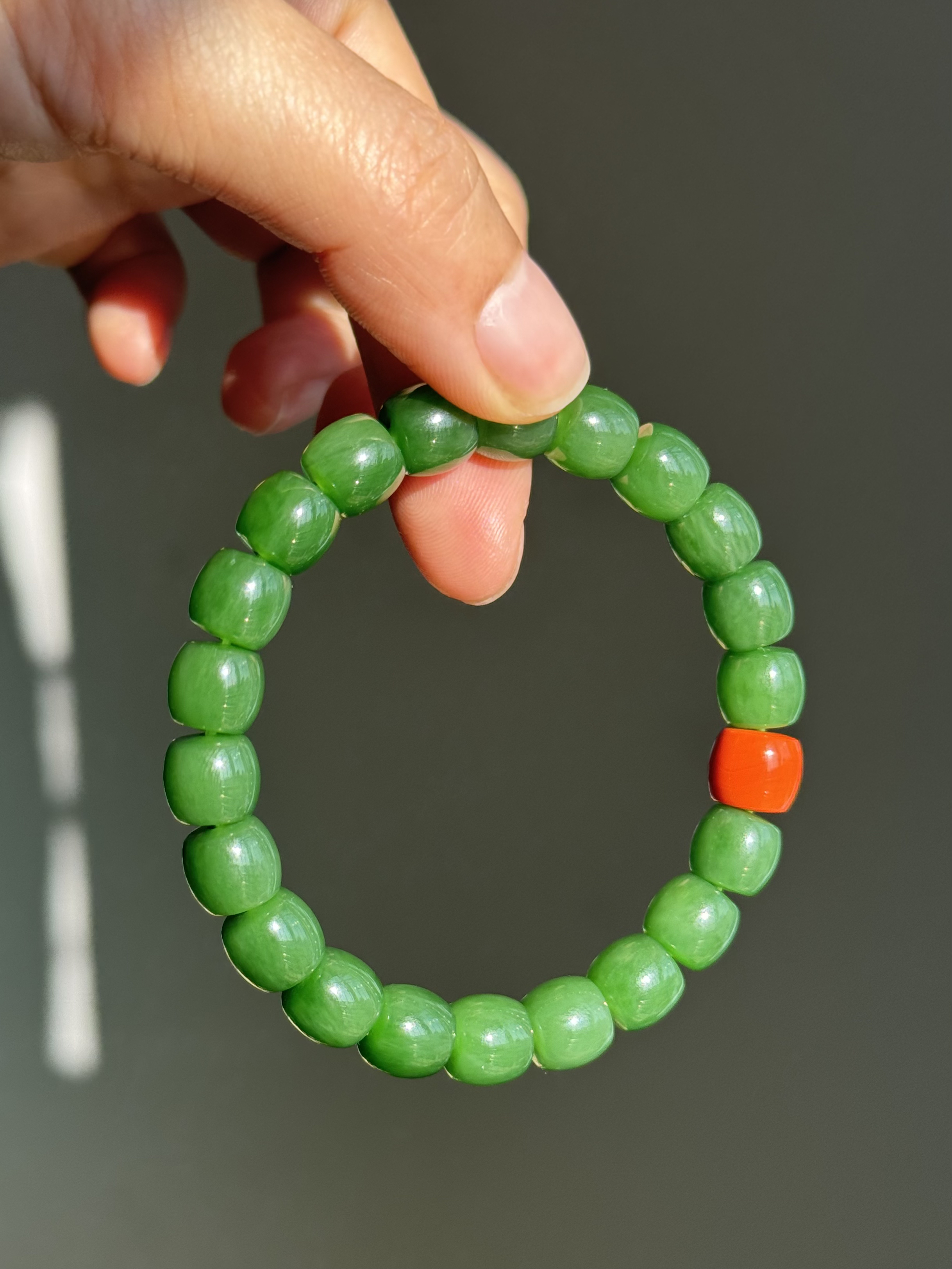 c027俄罗斯老矿碧玉菠菜绿和田玉直切手串