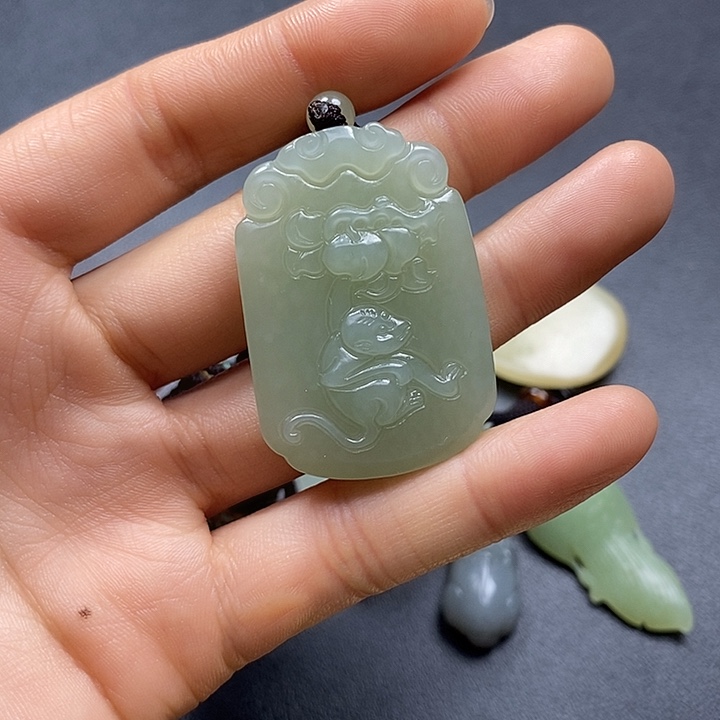 颈饰未镶嵌和田玉艳**天