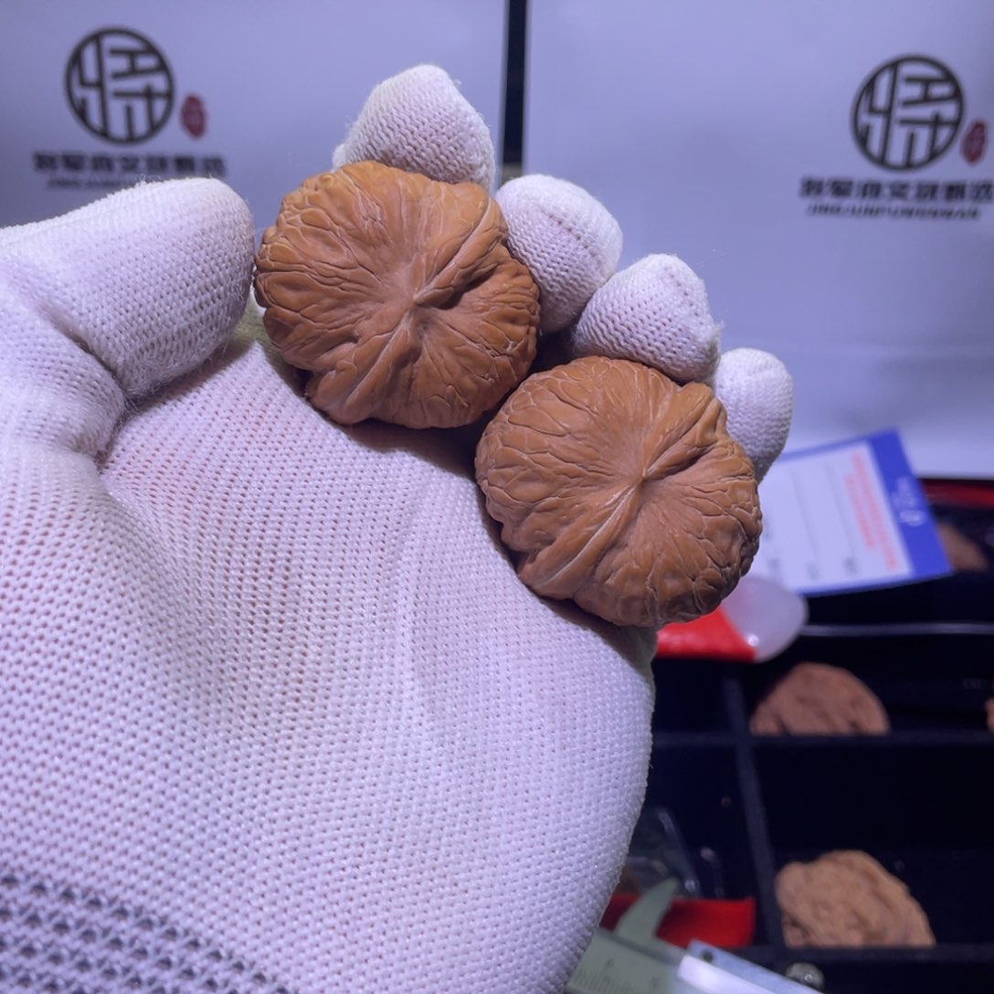 文玩核桃把件684 平谷元宝