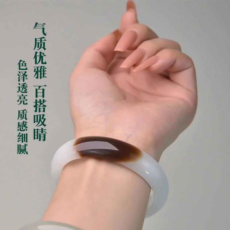 20和田玉一口糖正圈手镯