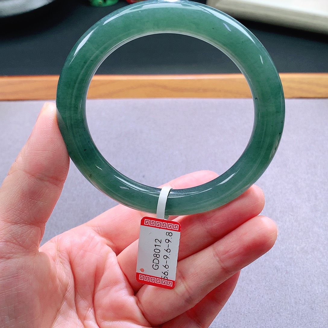 翡翠手镯未镶嵌天然翡翠手镯