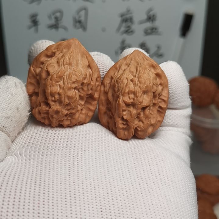 文玩核桃把件33全品野生鸡心