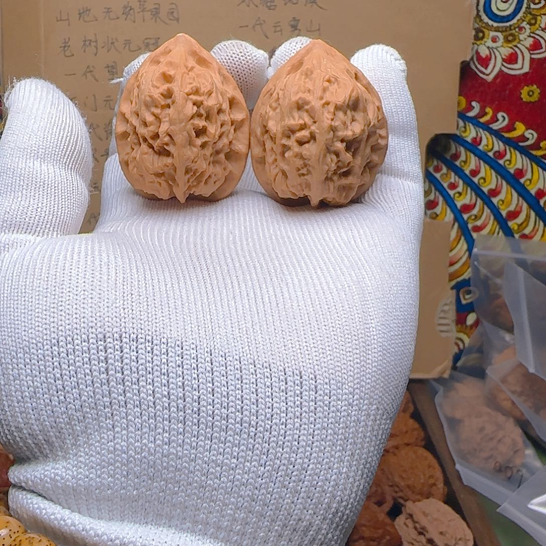 文玩核桃把件野生原树承德玉玺