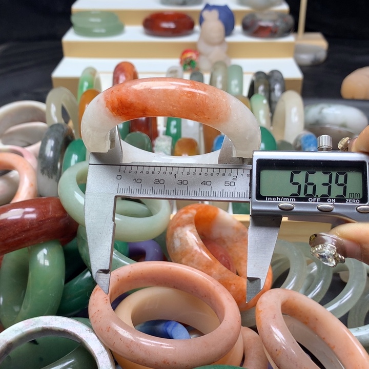 未镶嵌手镯石英质玉