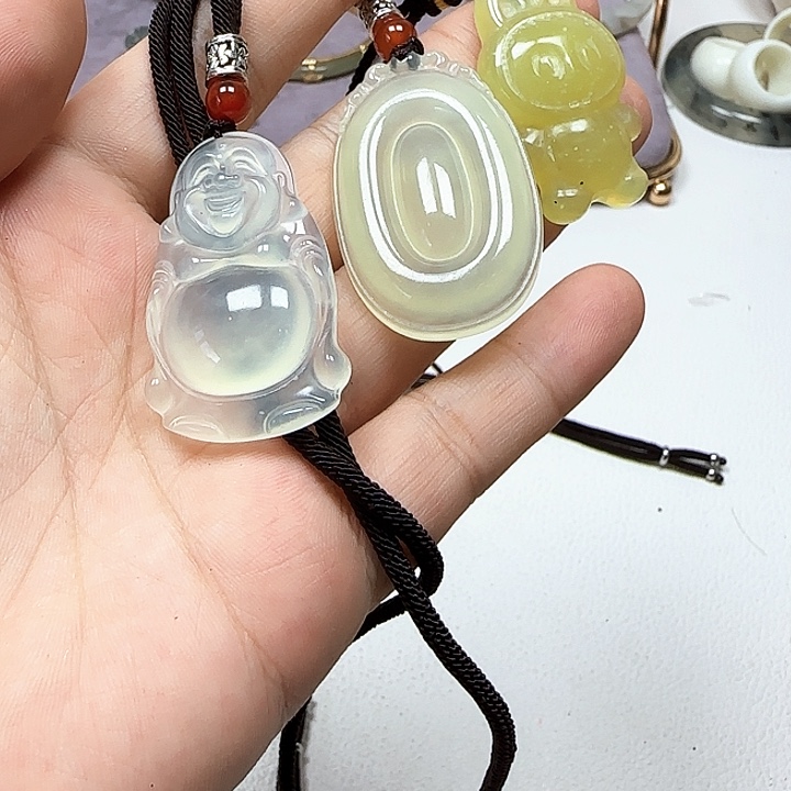 未镶嵌蛇纹石玉颈饰