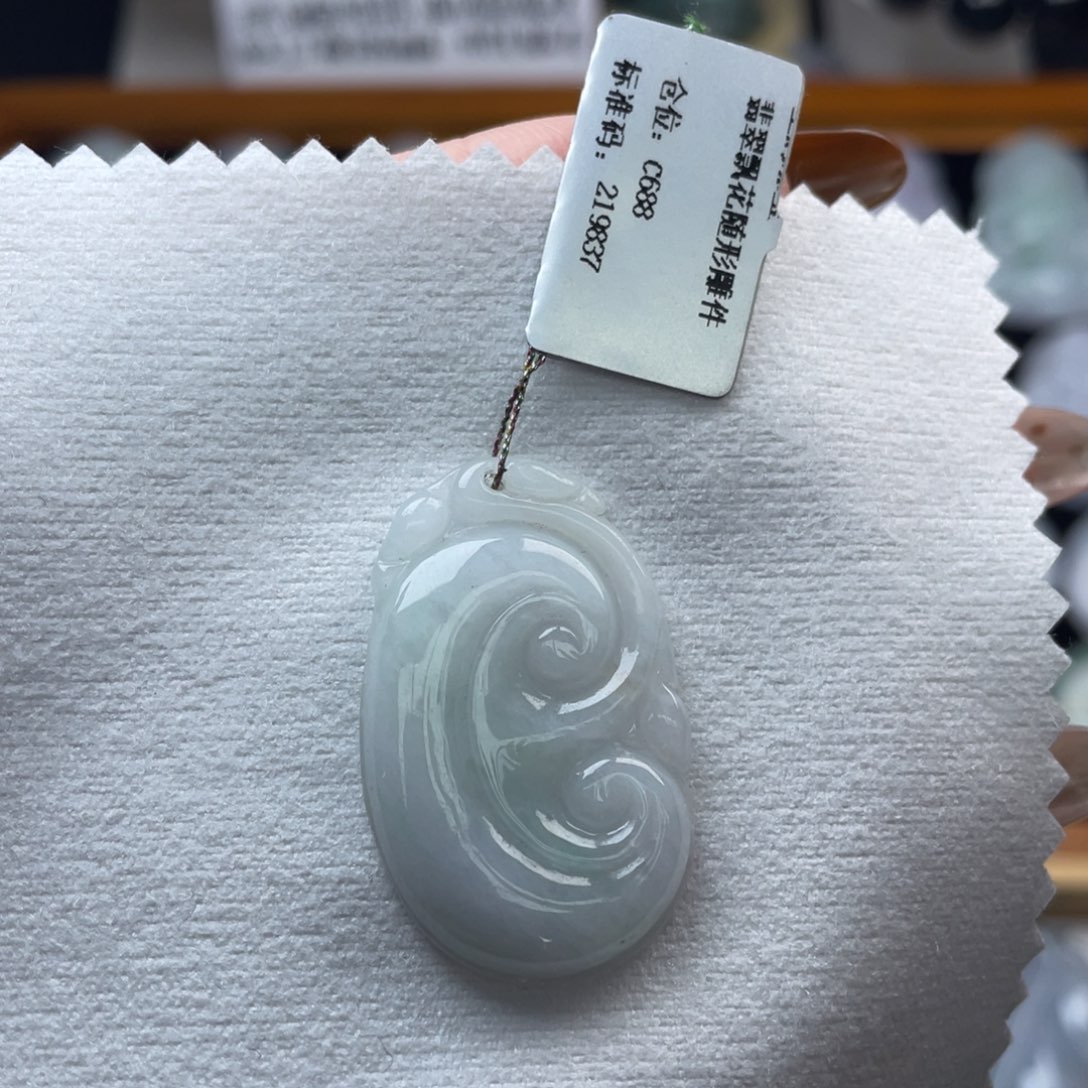 颈饰未镶嵌翡翠如意