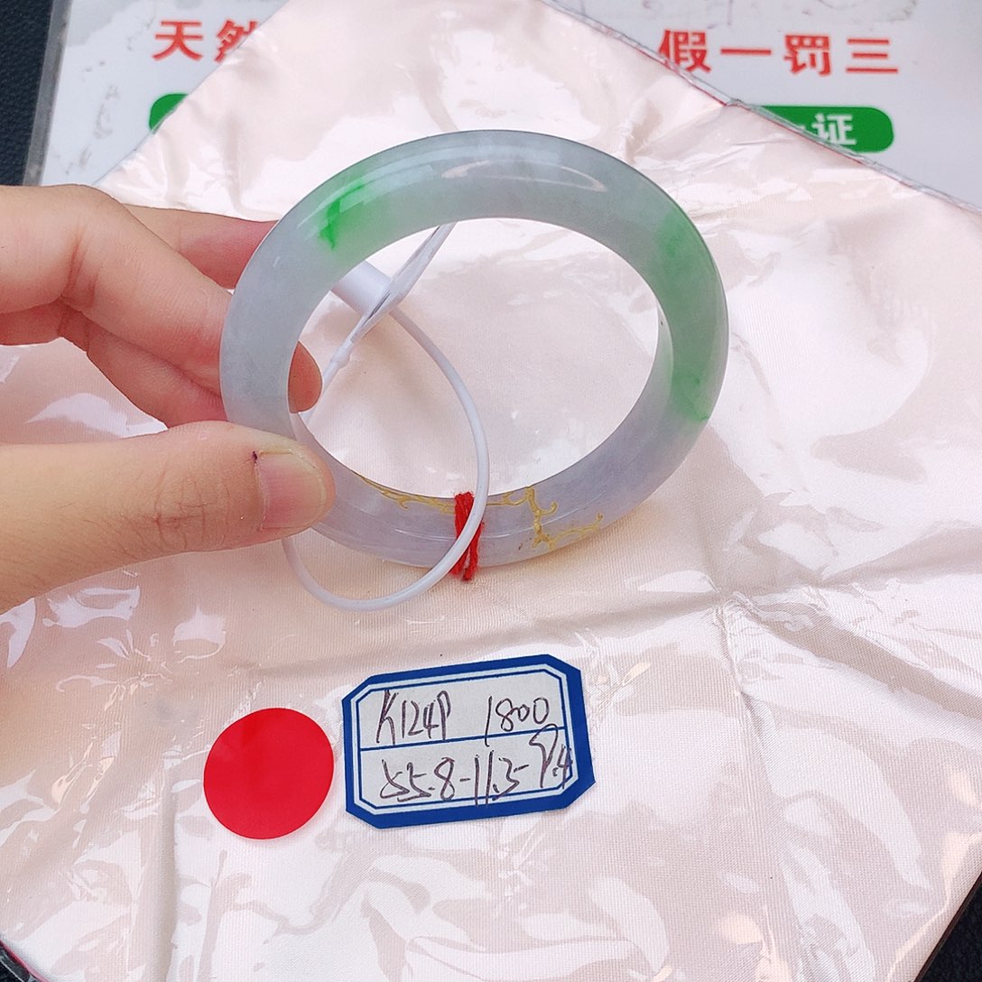 翡翠手镯未镶嵌翡翠