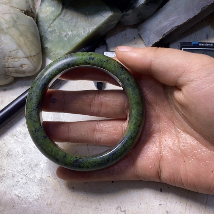 透闪石质玉珠宝半成品未镶嵌