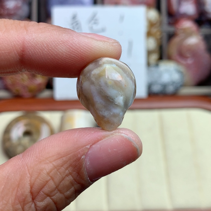 硅化珊瑚（珊瑚玉）颈饰未镶嵌