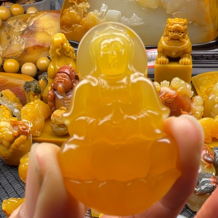 石英质玉（黄龙玉）挂件合金