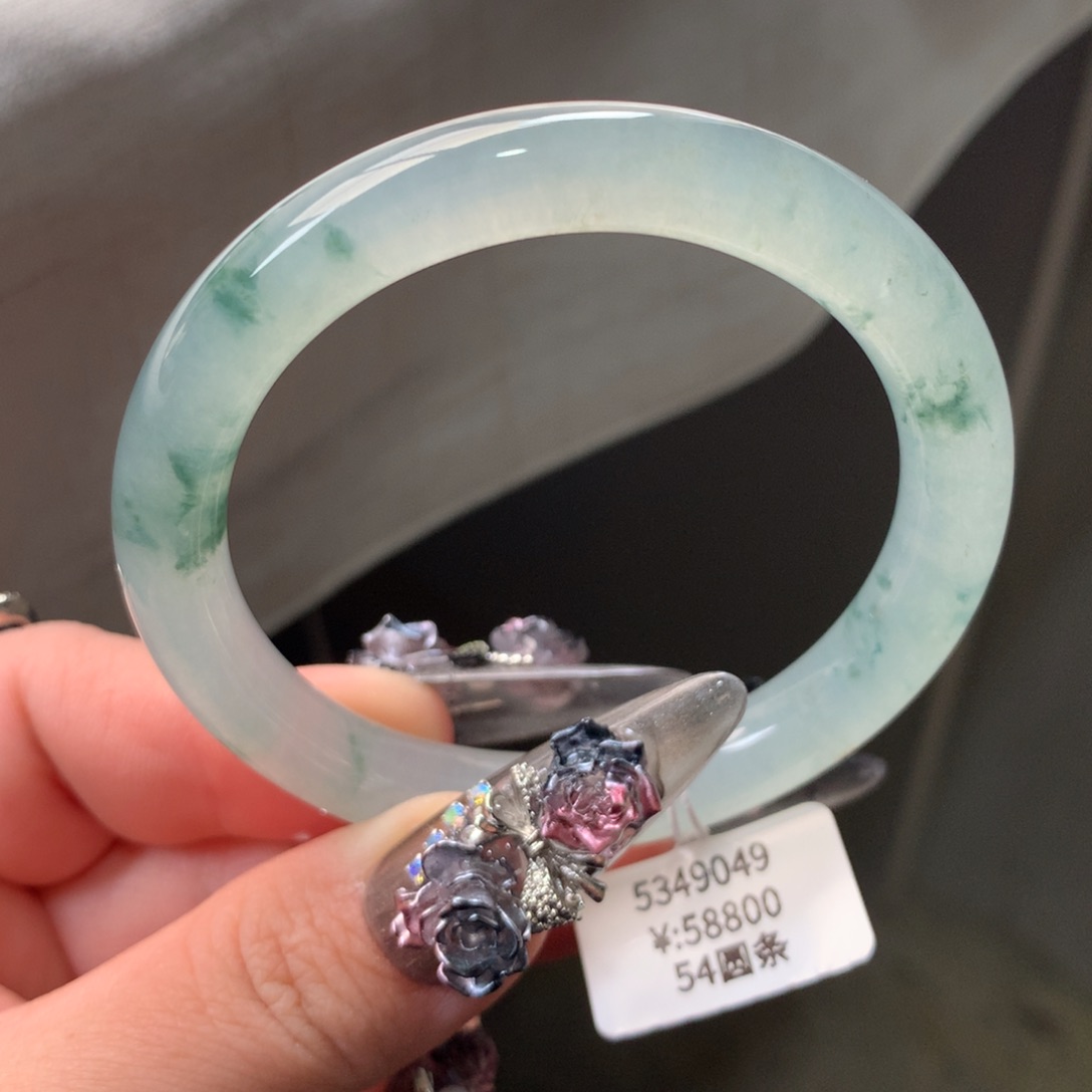 翡翠手镯未镶嵌冰飘花圆条