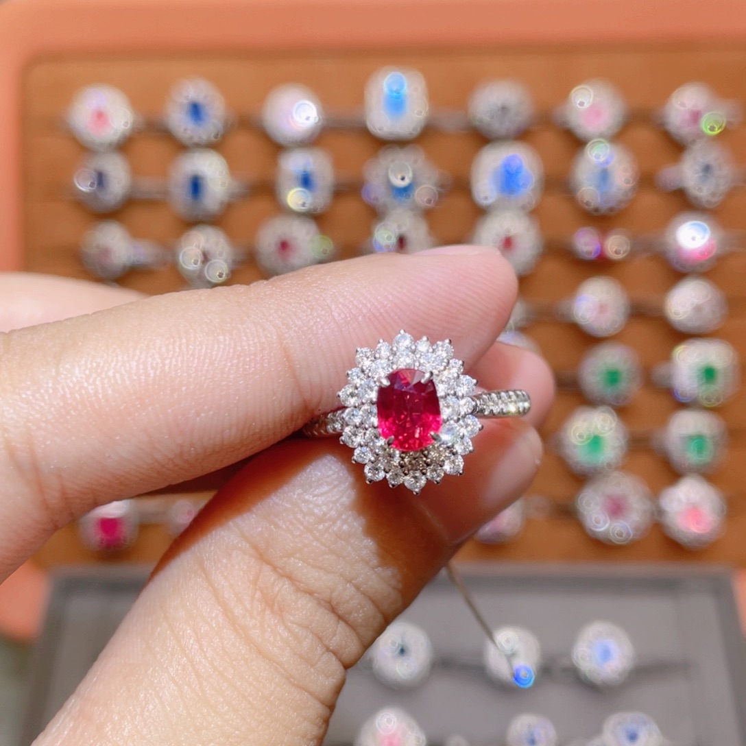 戒指红宝石18K金镶嵌1.02ct 无烧鸽血