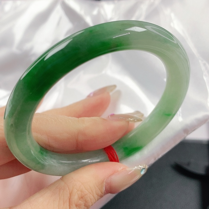 未镶嵌手镯翡翠，681