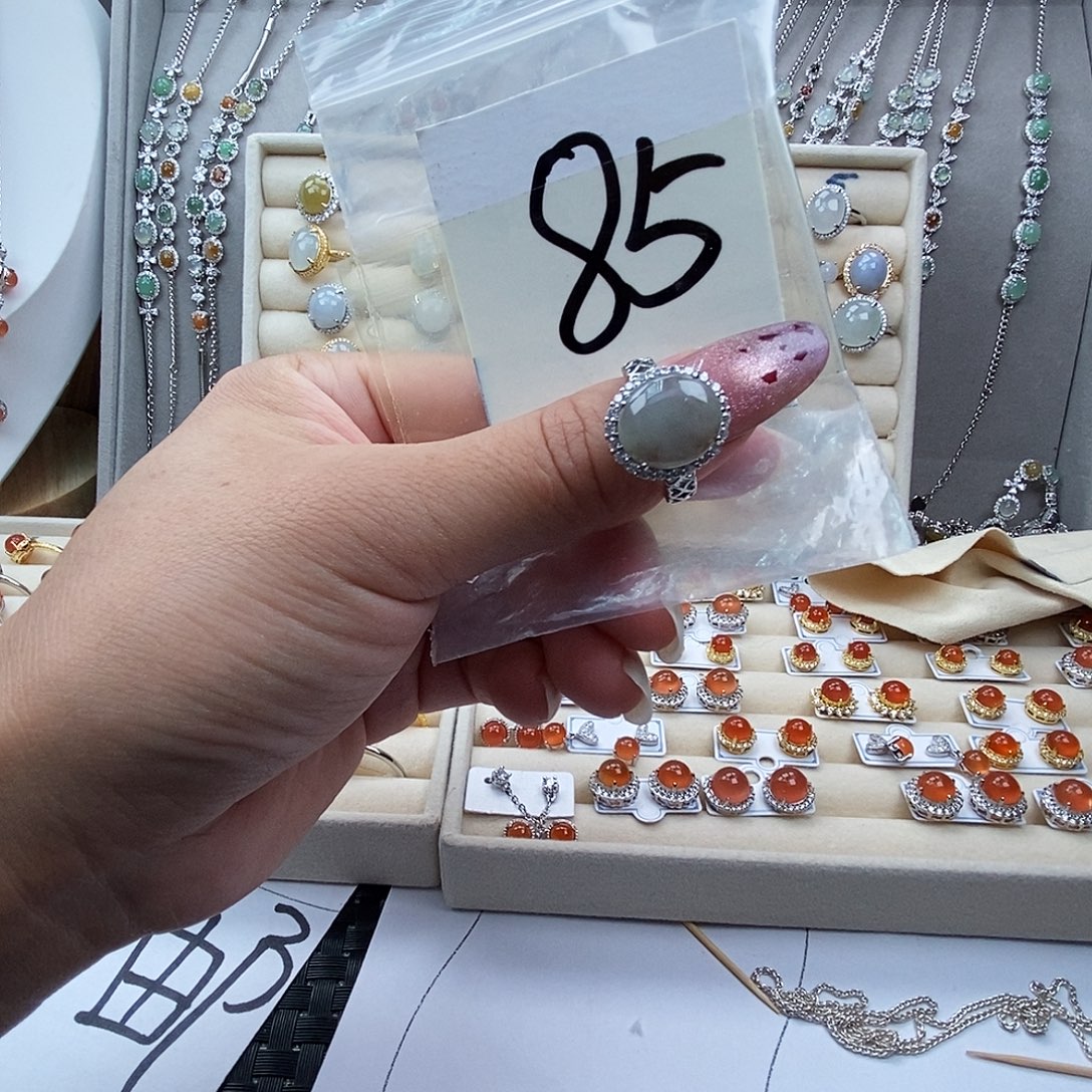 翡翠未镶嵌戒指缅甸