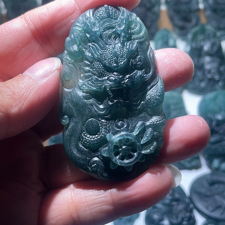 定制翡翠未镶嵌龙