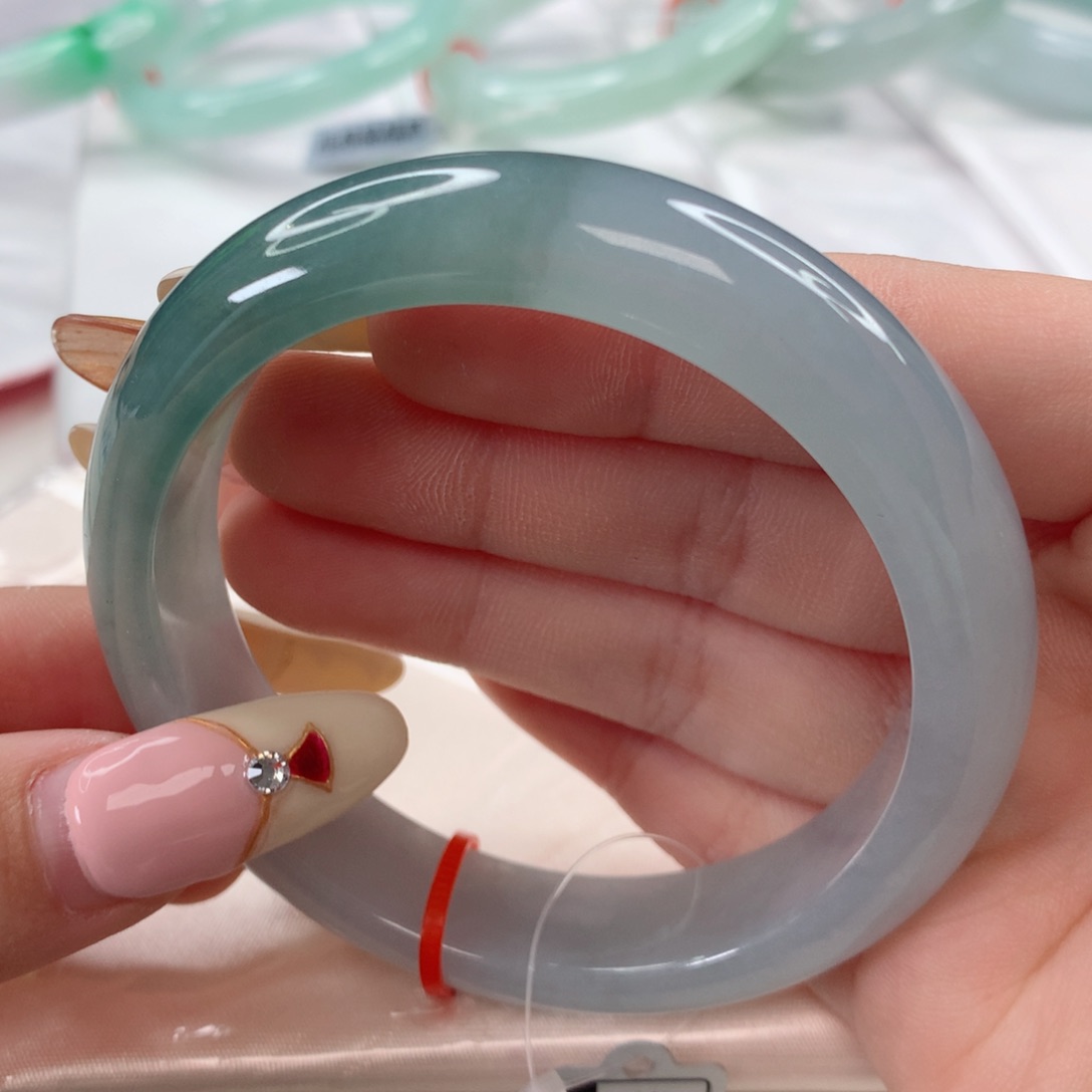 翡翠手镯未镶嵌56.5海蓝之谜半山水，胶感在线，超显白