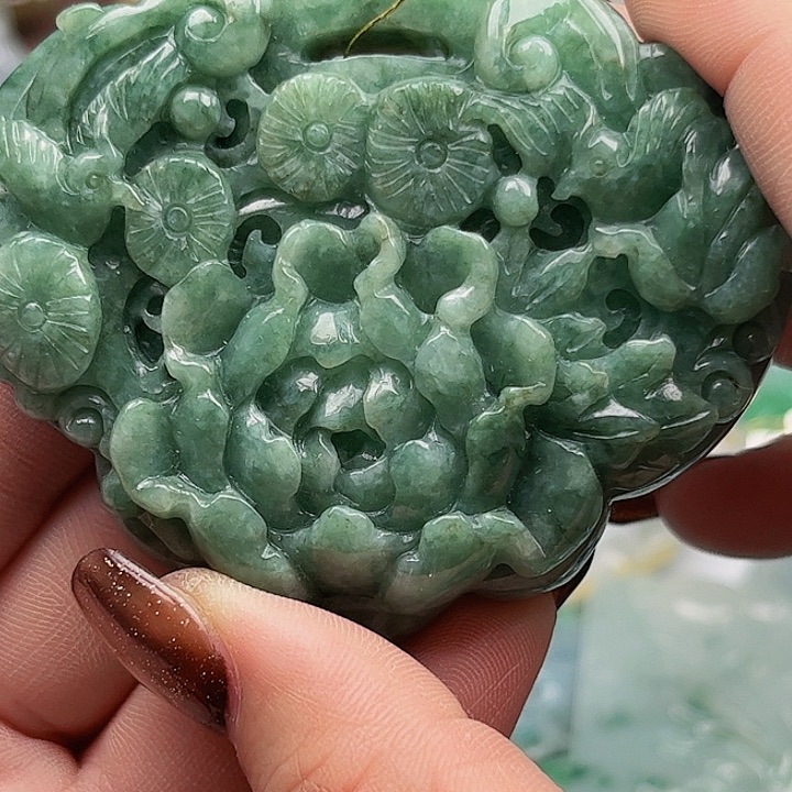 翡翠未镶嵌颈饰挂件