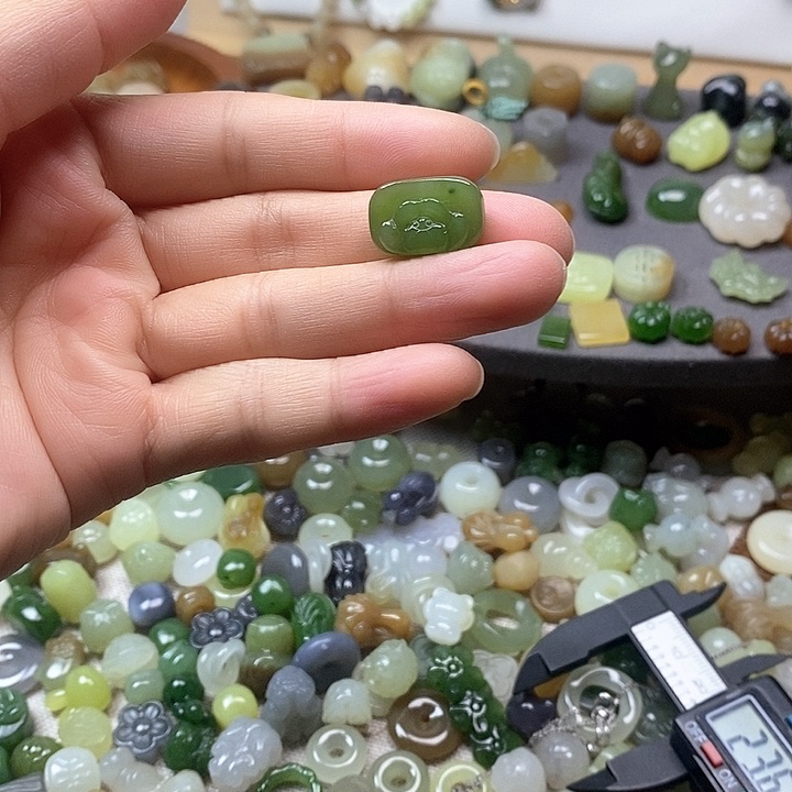 未镶嵌和田玉挂件莲花