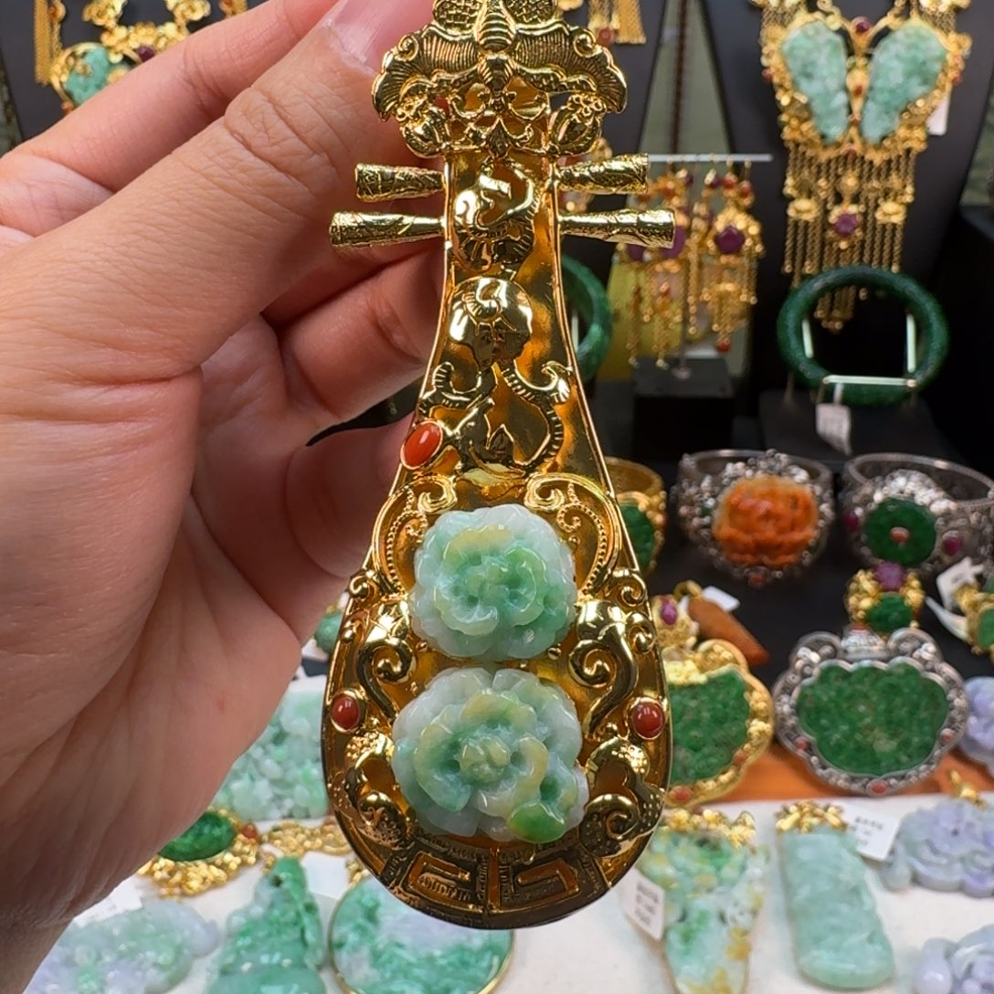 翡翠银S925镀金镶嵌颈饰琵琶吊坠