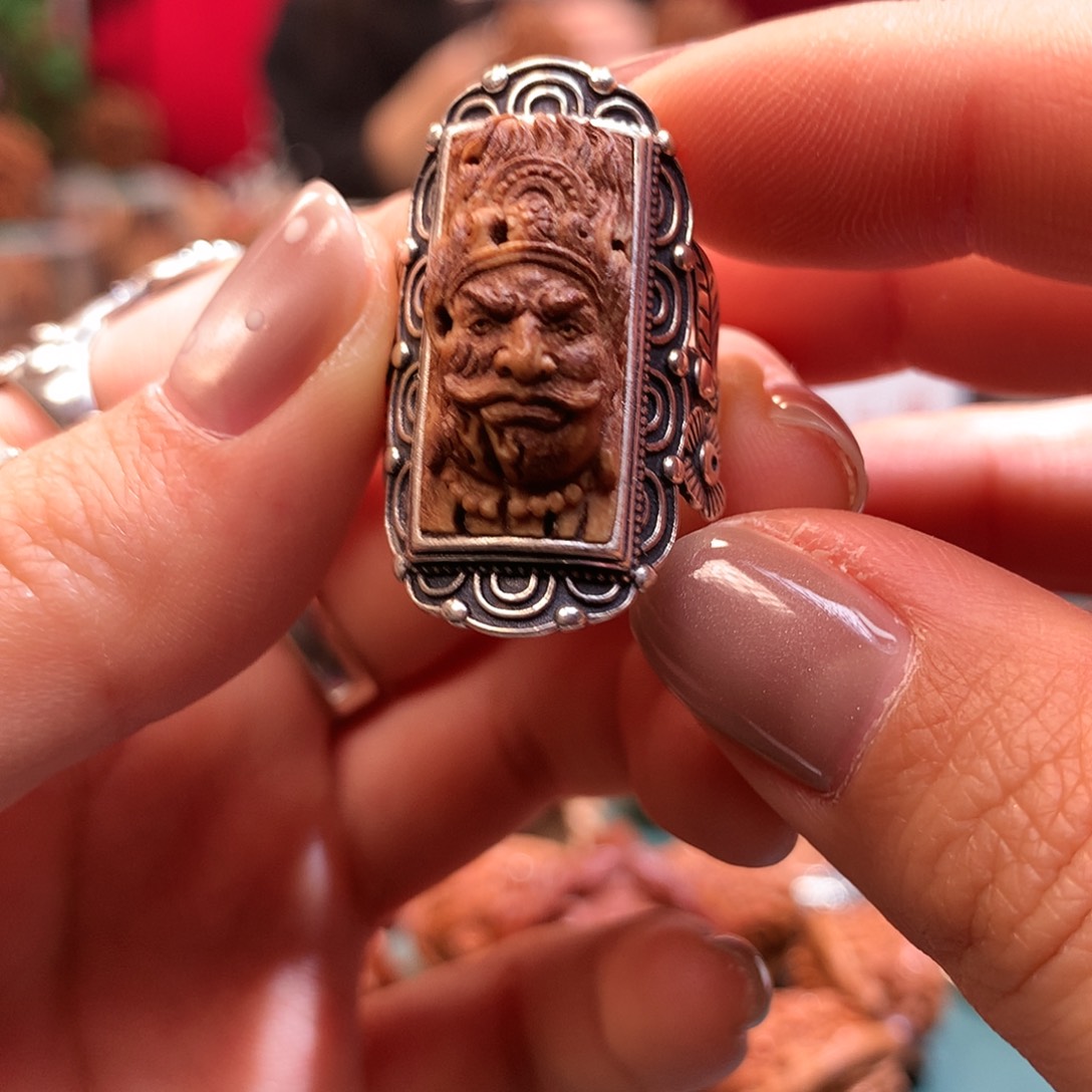 桃核把件庞————————-