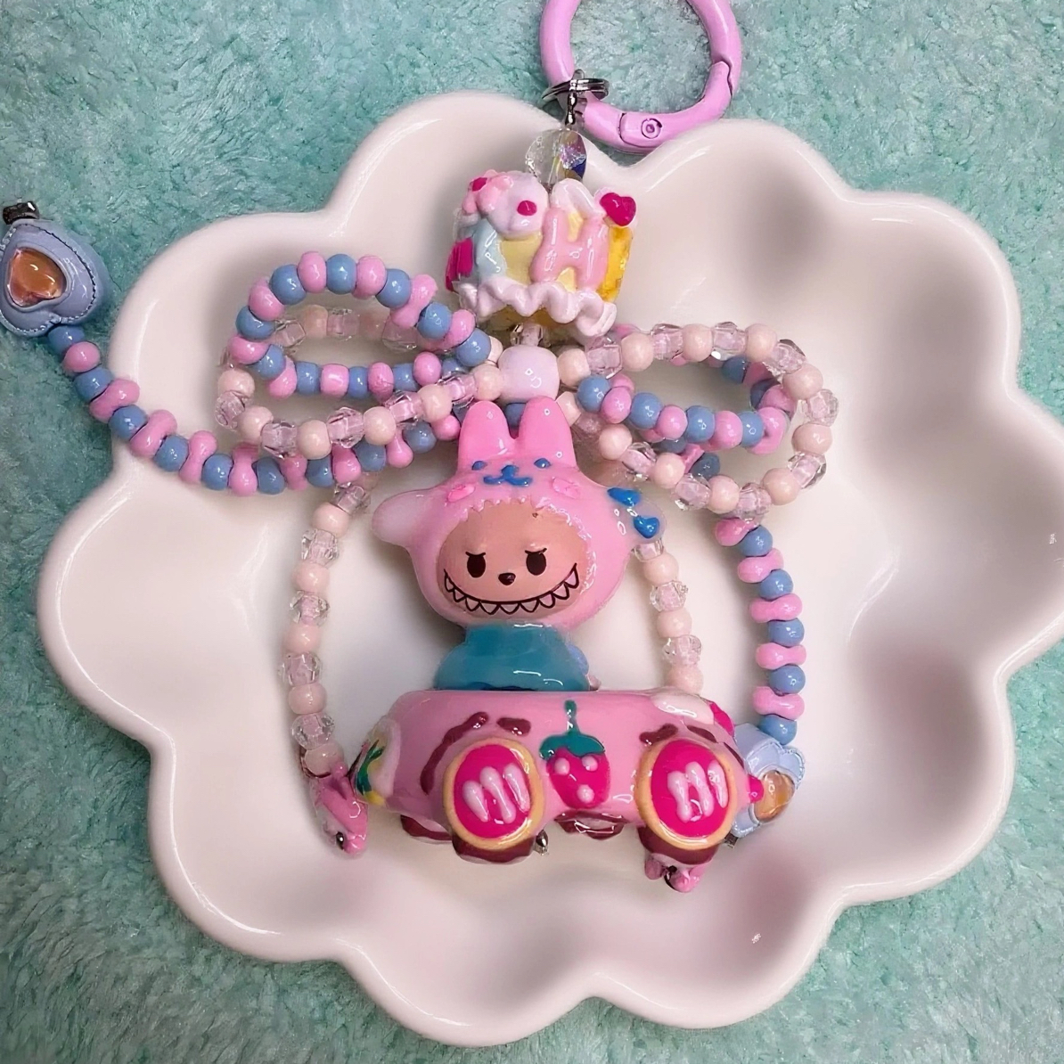 二拉布布手绘珠手机链包挂