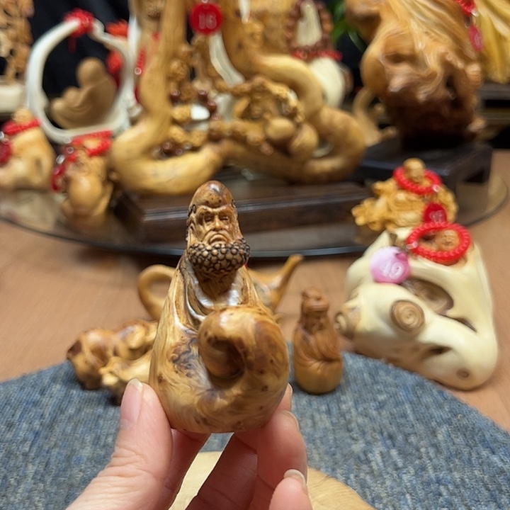 非洲檀香无事牌崖柏摆件