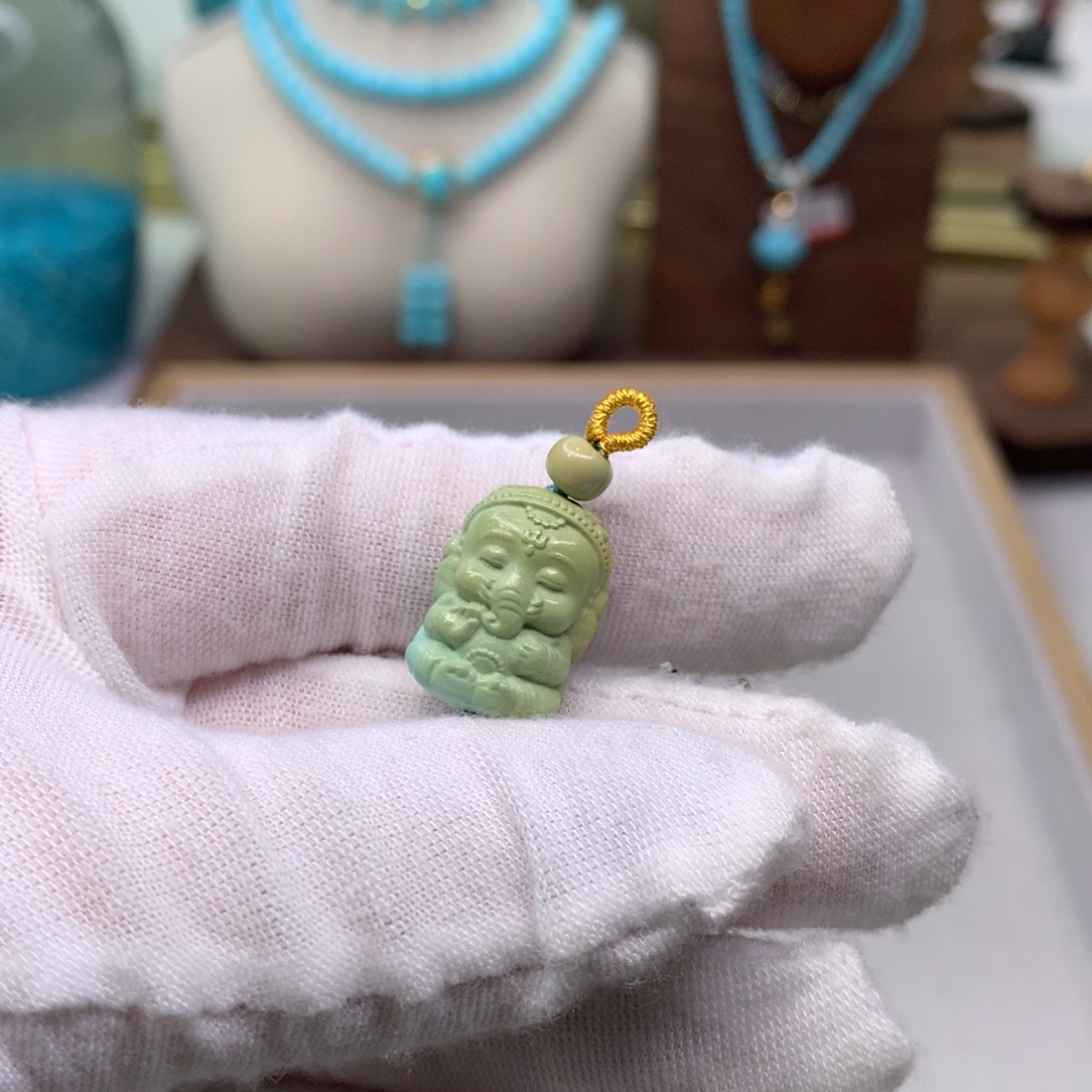 绿松石配饰未镶嵌