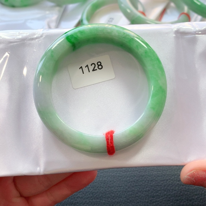 翡翠手镯未镶嵌天然翡翠手镯