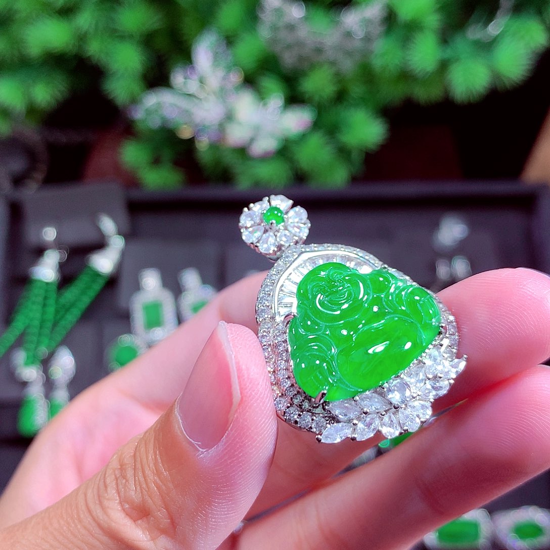 颈饰未镶嵌翡翠天然