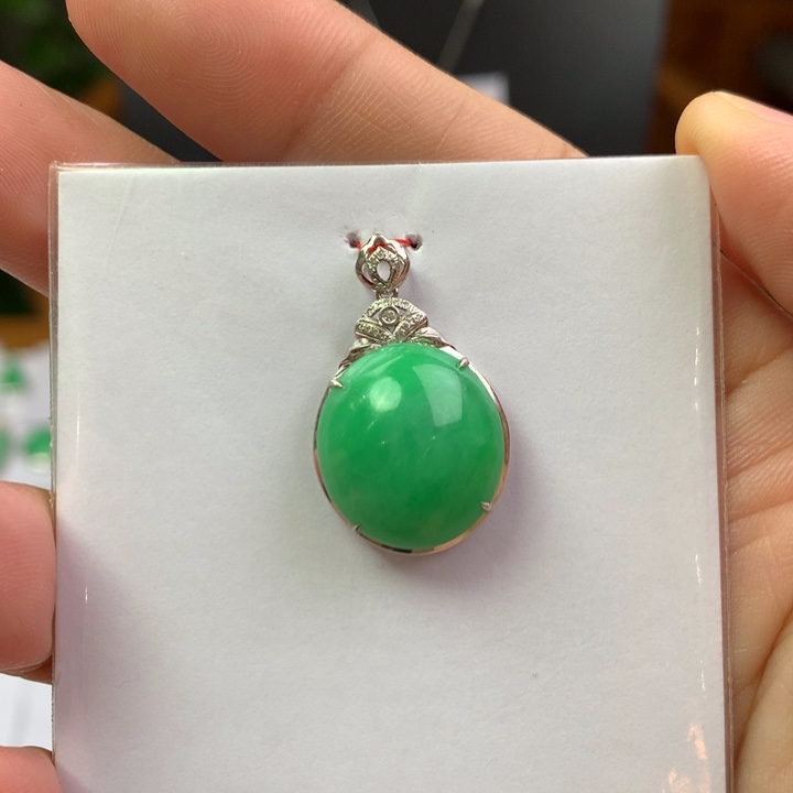翡翠18K金镶嵌颈饰翡翠吊坠