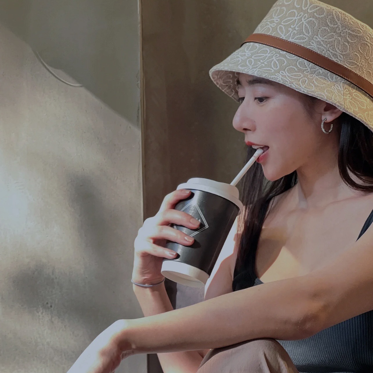 99新 LOEWE/罗意威 ss257 女士渔夫帽米白色 57