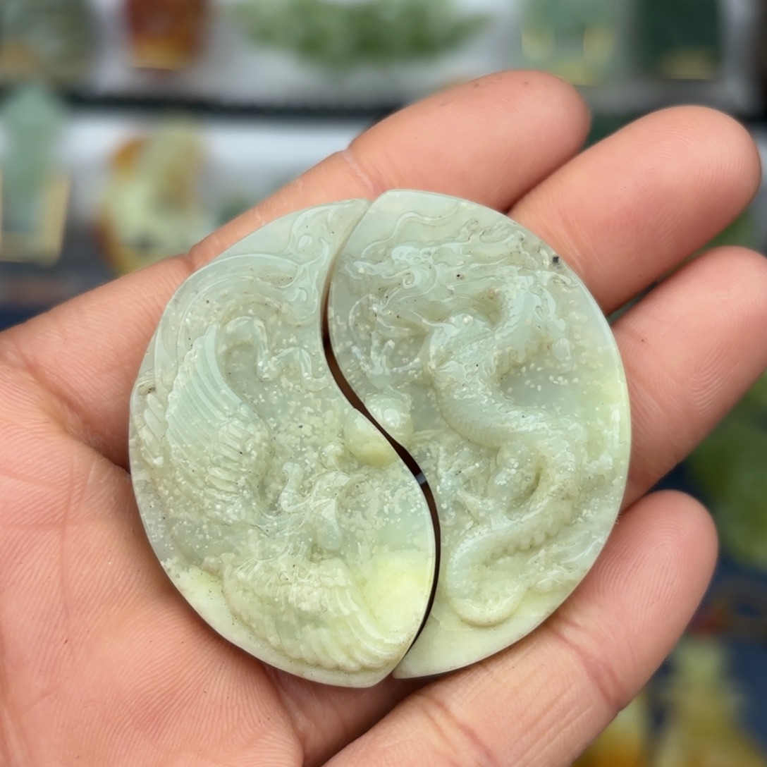 蛇纹石玉颈饰未镶嵌