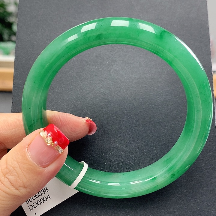 石英质玉手镯未镶嵌成****司