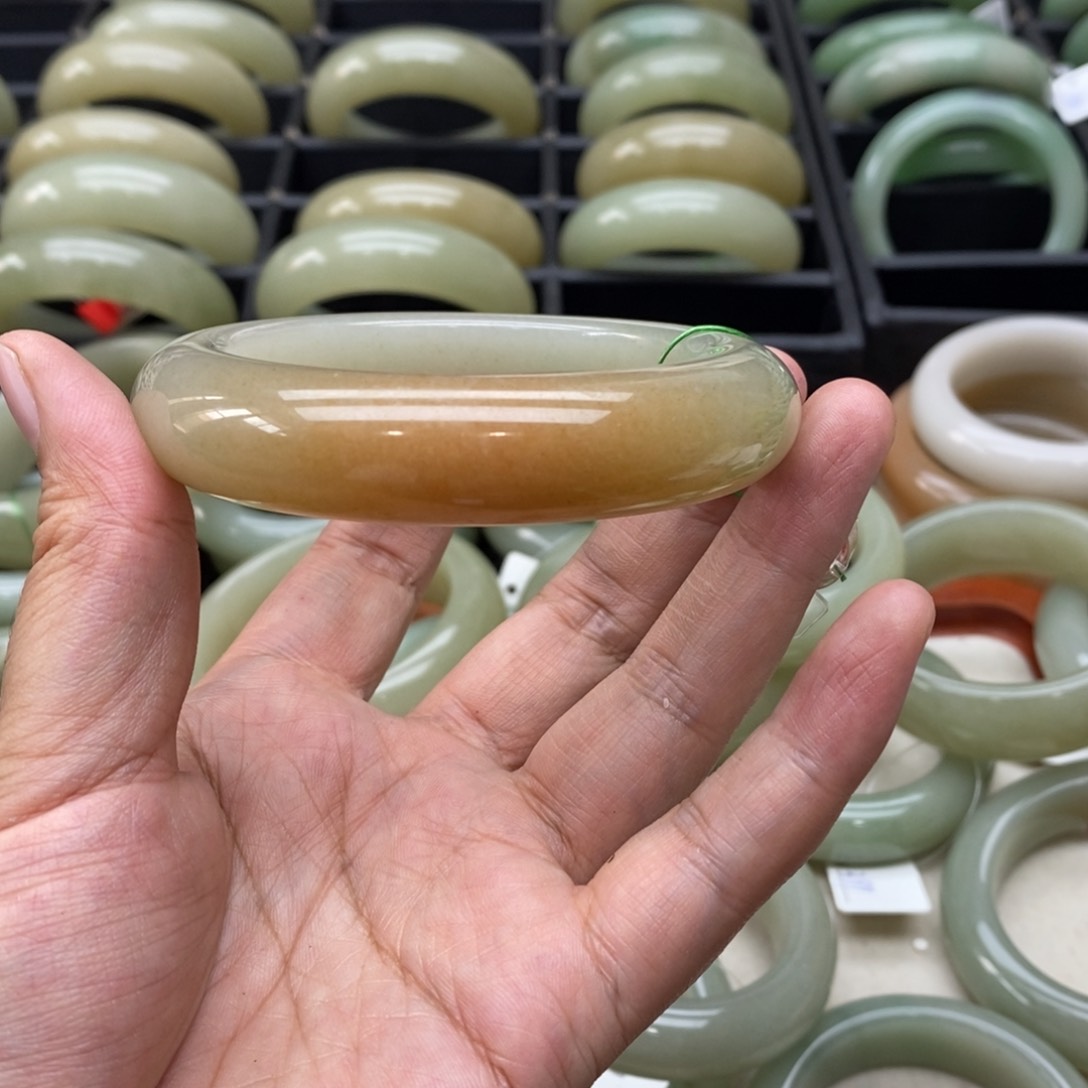 石英岩玉手镯未镶嵌