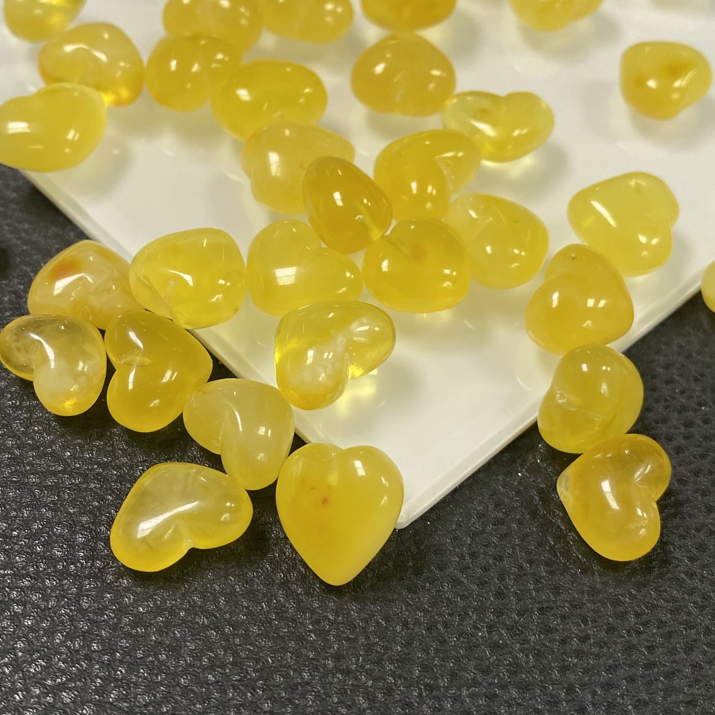 「戴琴珠宝」DQ1175-蜜蜡心形通孔配饰（多样性发其一）