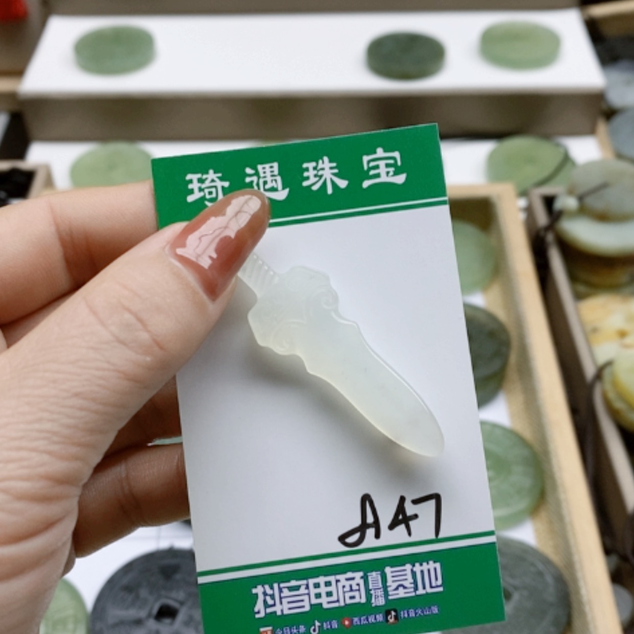 【闪购商品】蛇纹石玉颈饰合金