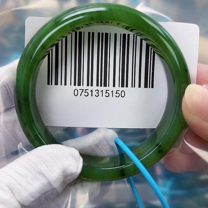 悠***好和田玉未镶嵌手镯包容61