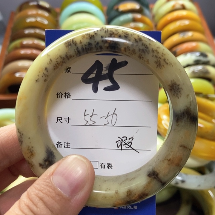 蛇纹石玉手镯未镶嵌