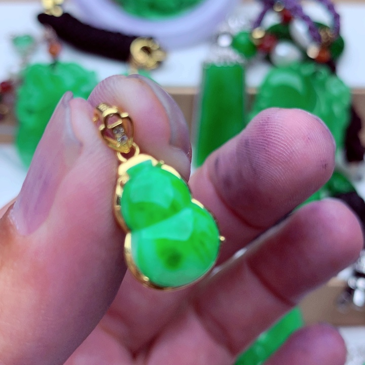 吊坠(不含链)未镶嵌翡翠