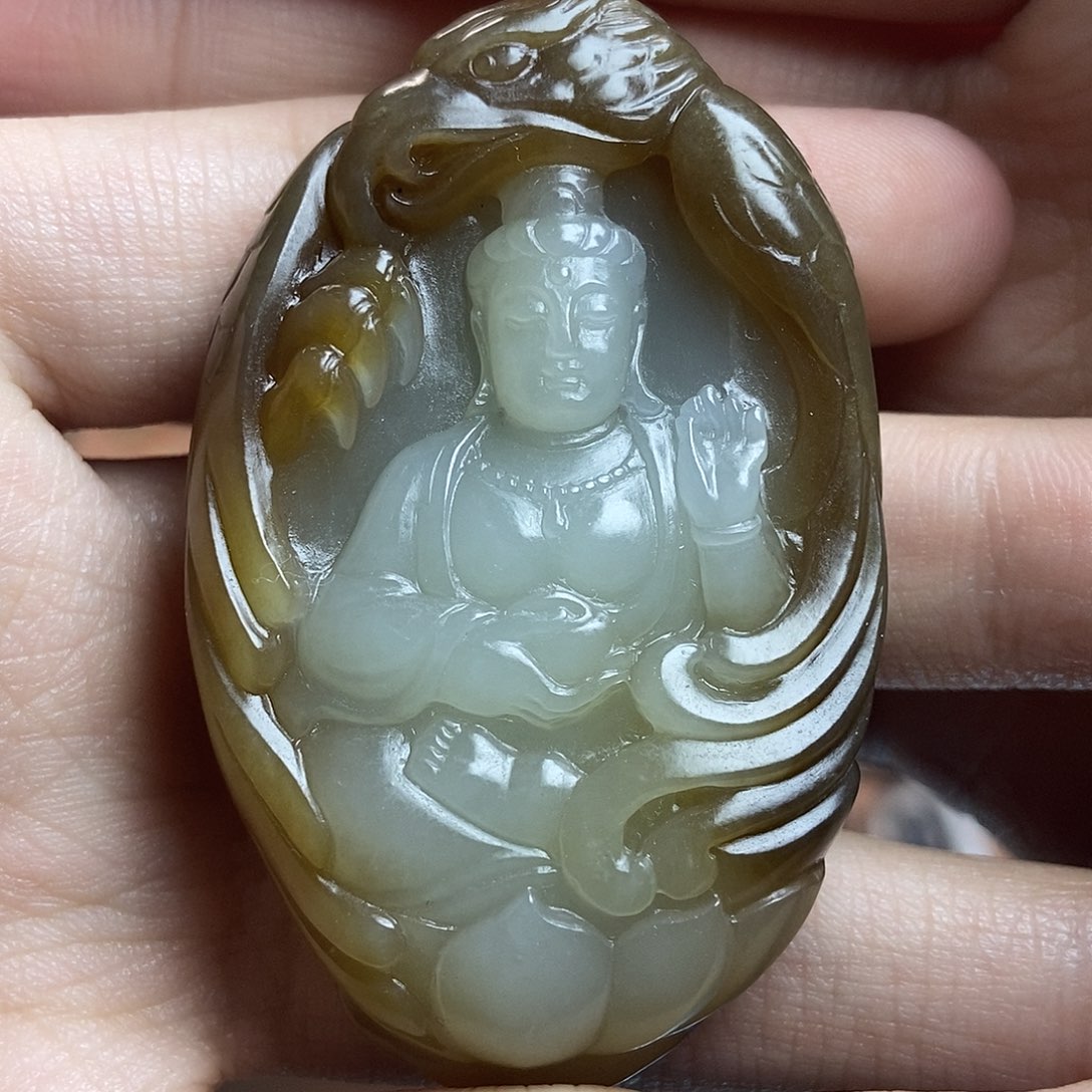 和田玉（糖玉）颈饰未镶嵌站****你