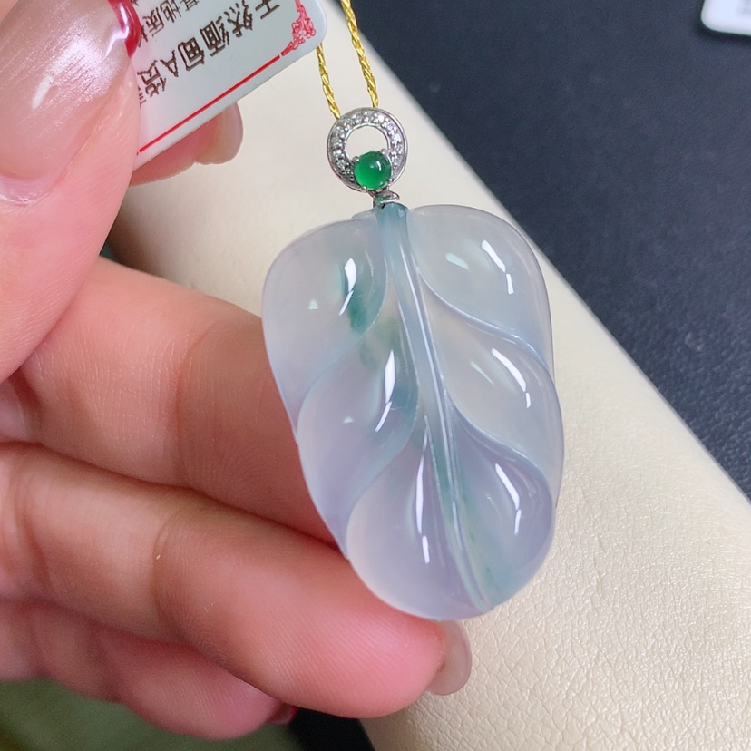 【闪购商品】翡翠颈饰18K金镶嵌叶子