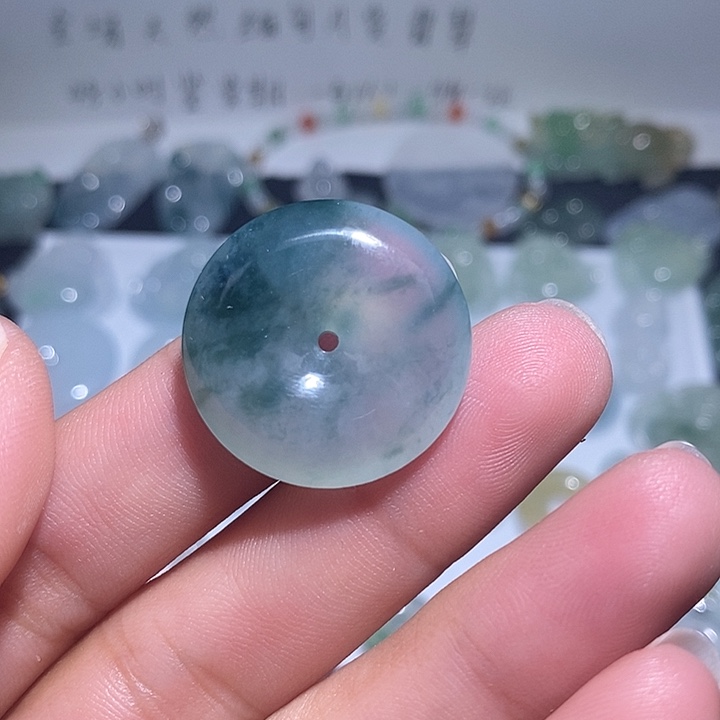 颈饰未镶嵌翡翠飘花福豆