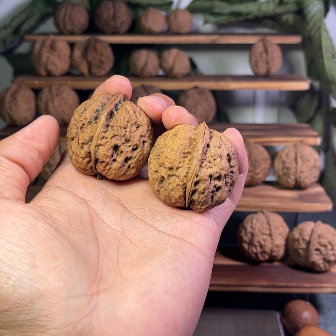 把件桃核红火云铁40号40mm