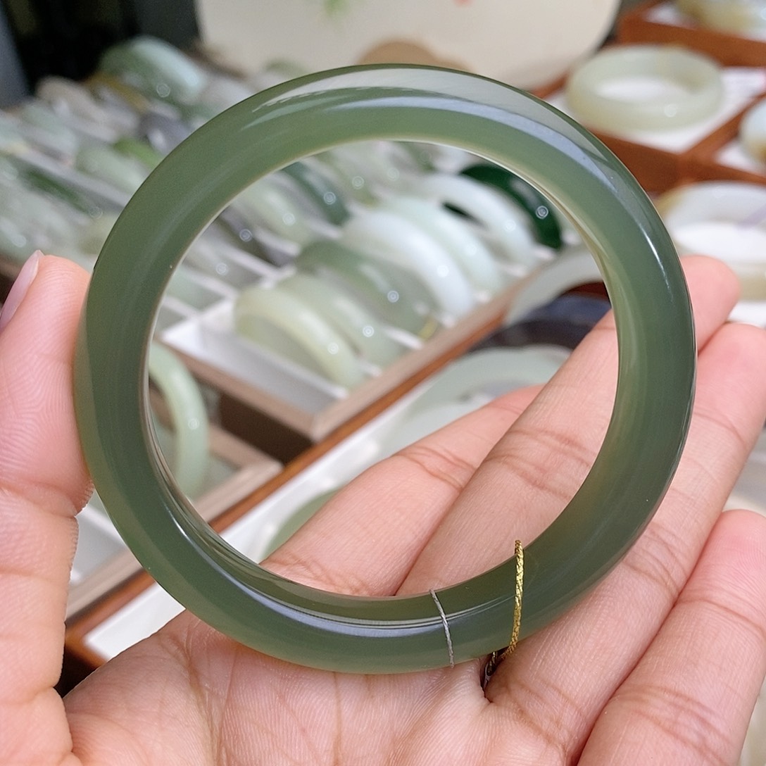 和田玉手镯未镶嵌57