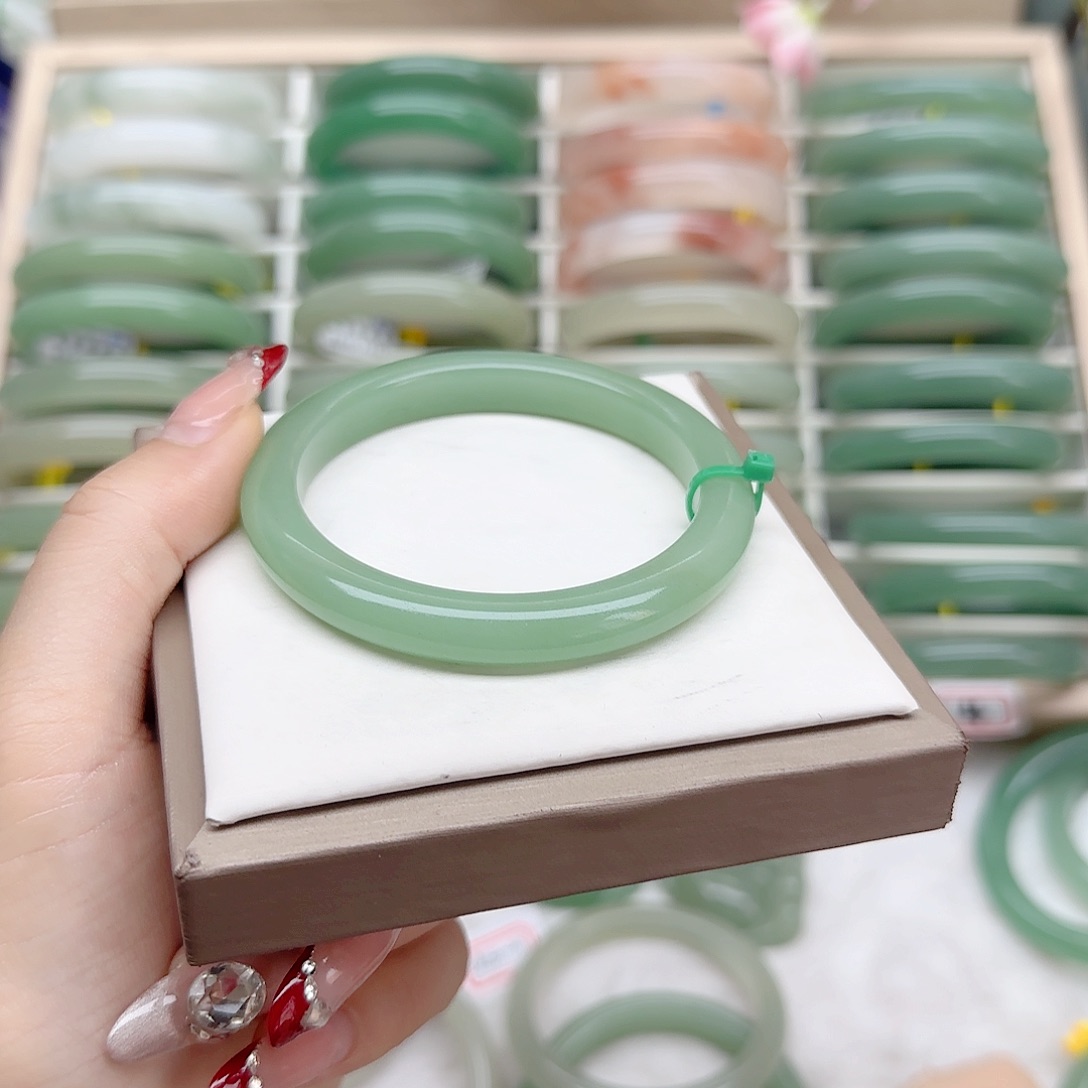 石英质玉手镯未镶嵌56口径