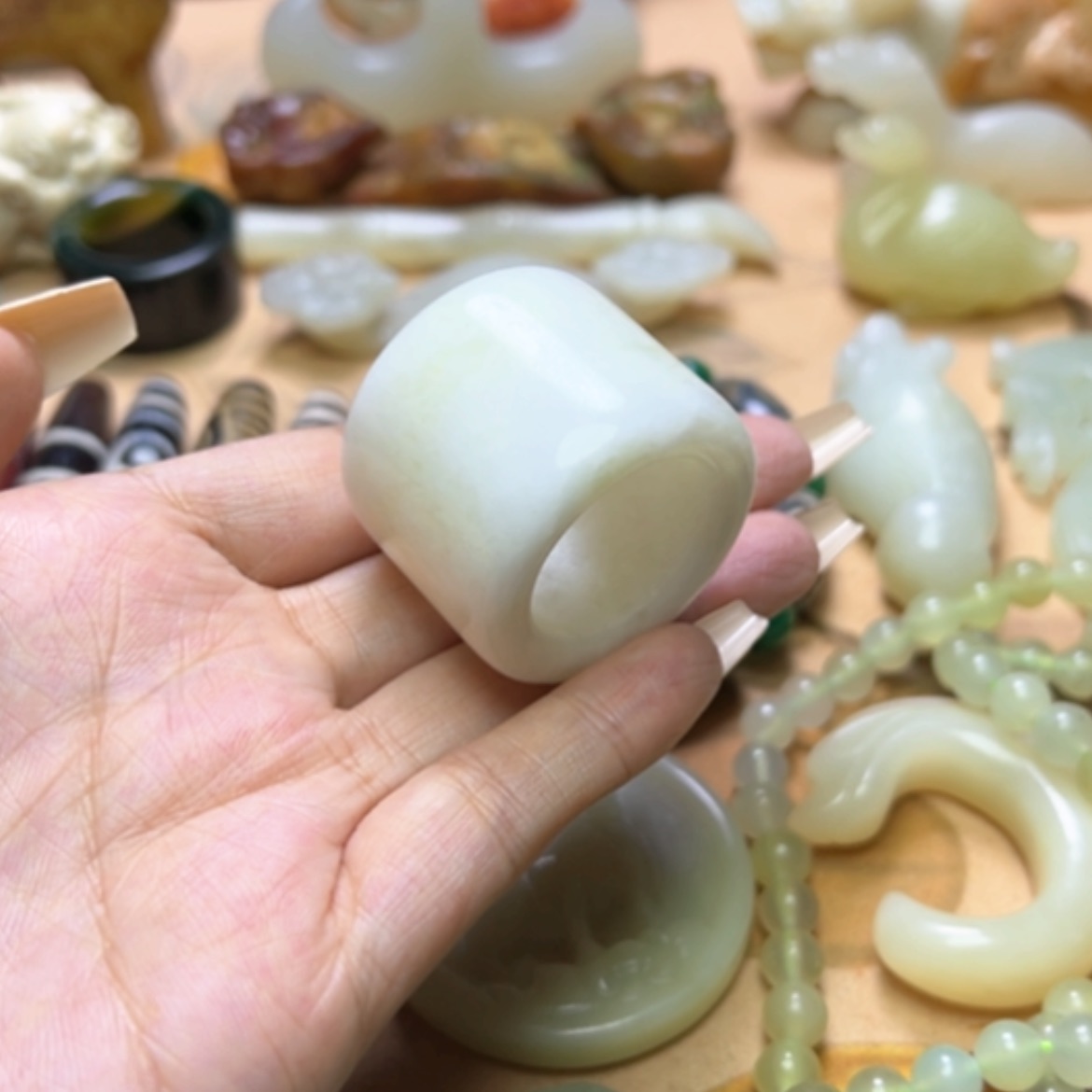 【闪购商品】蛇纹石玉颈饰未镶嵌
