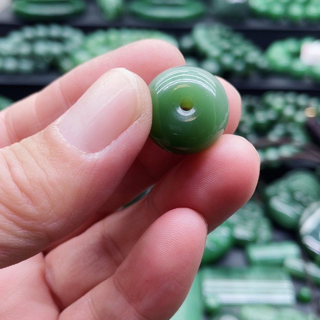 知***乐和田玉（碧玉）未镶嵌颈饰