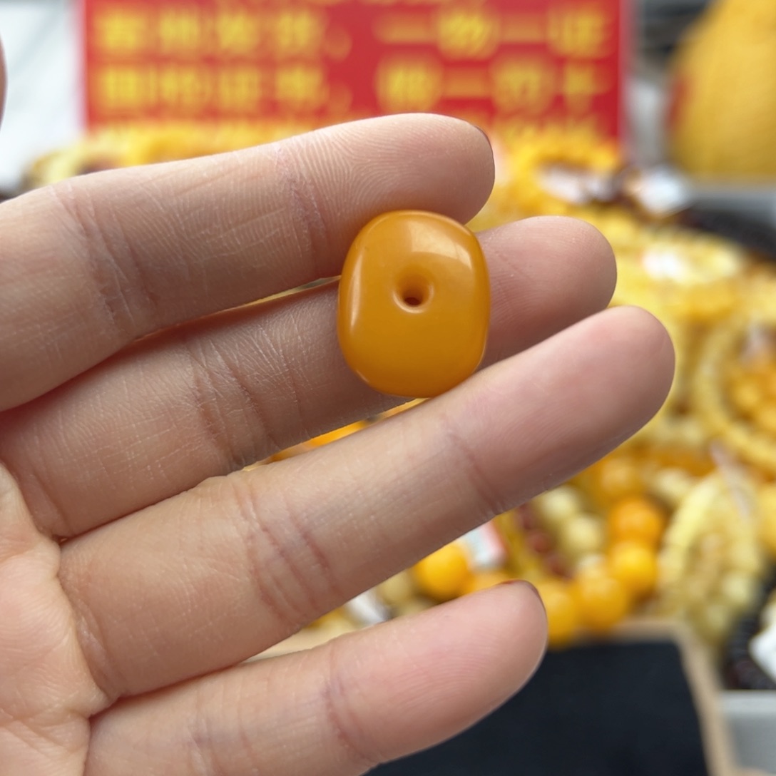 琥珀珠宝奇石未镶嵌